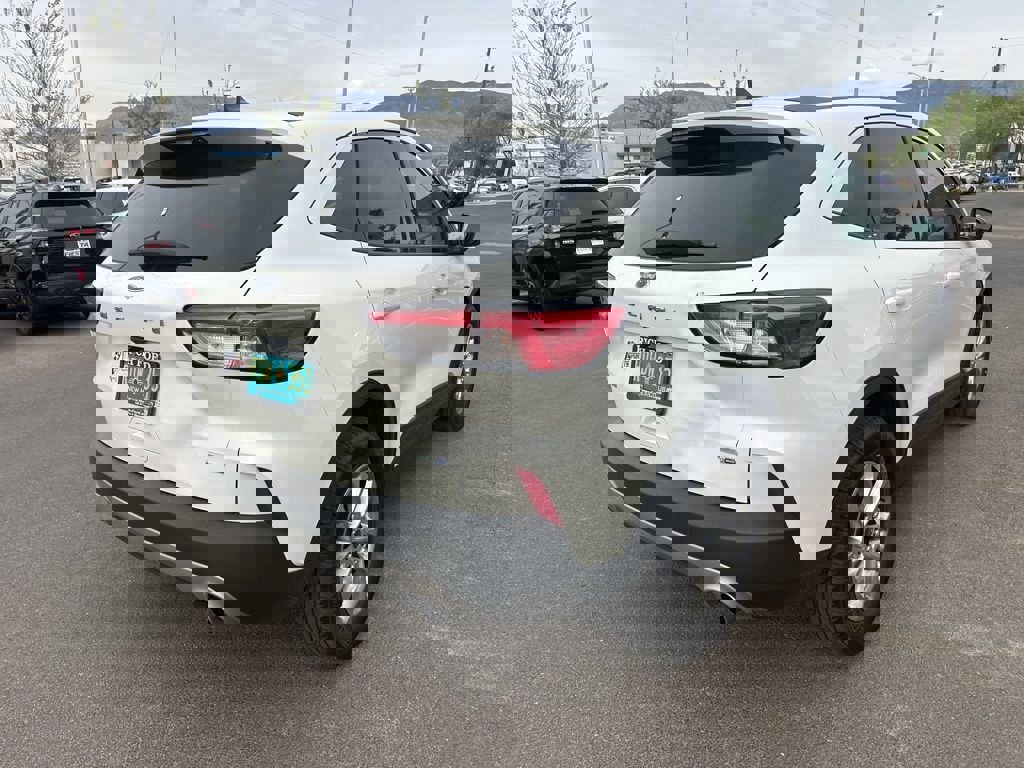 Used 2020 Ford Escape SE image 10