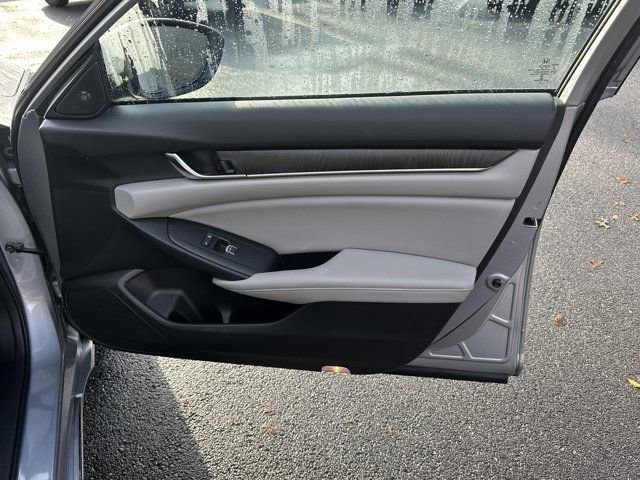 Used 2018 Honda Accord Touring image 16