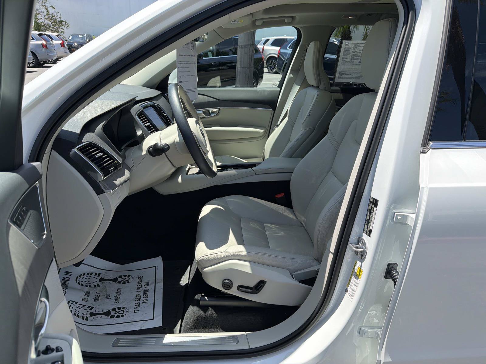 Certified 2023 Volvo XC90 B5 Plus w/ Protection Package Premier AWD/4WD image 17