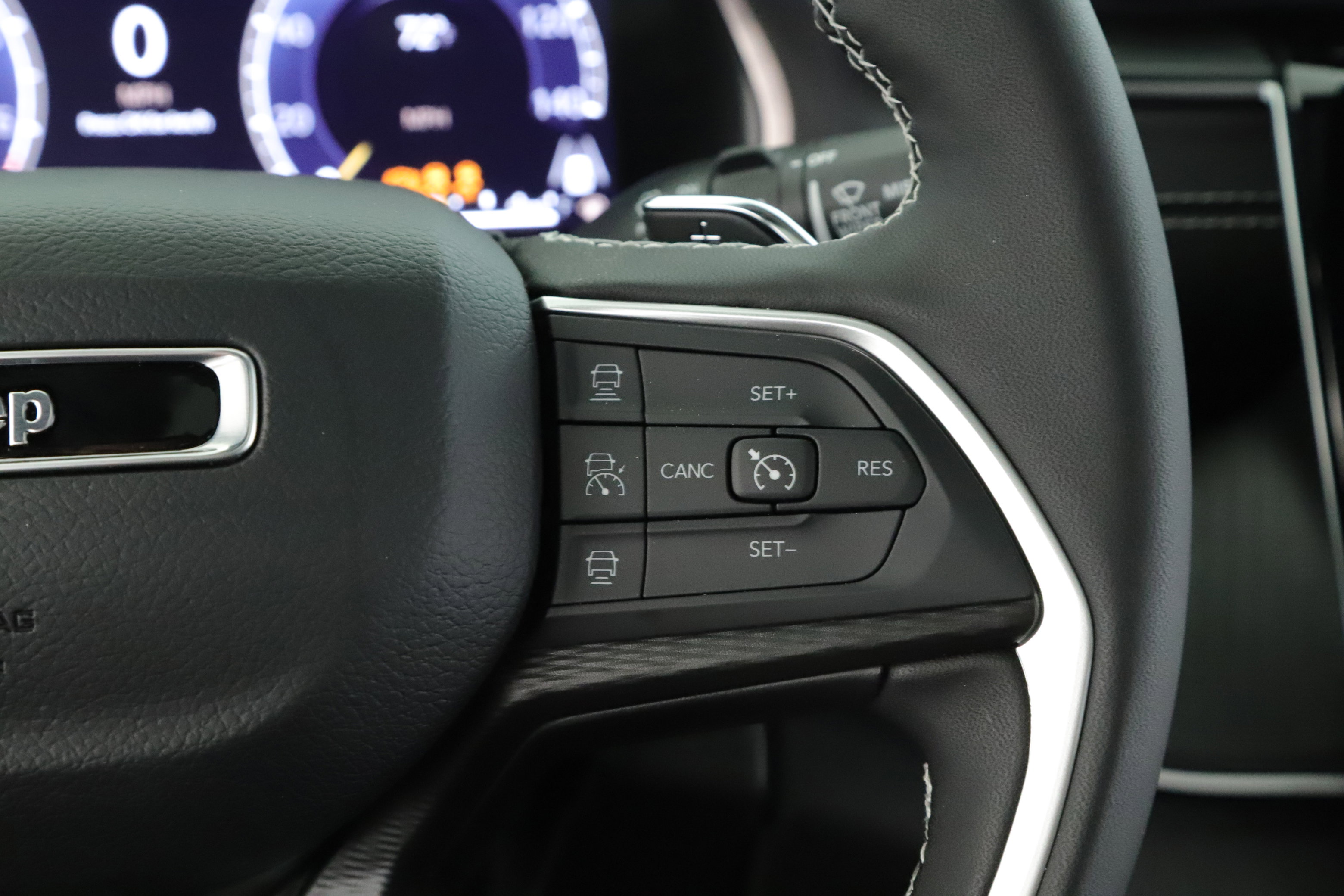 New 2025 Jeep Grand Cherokee Altitude image 9