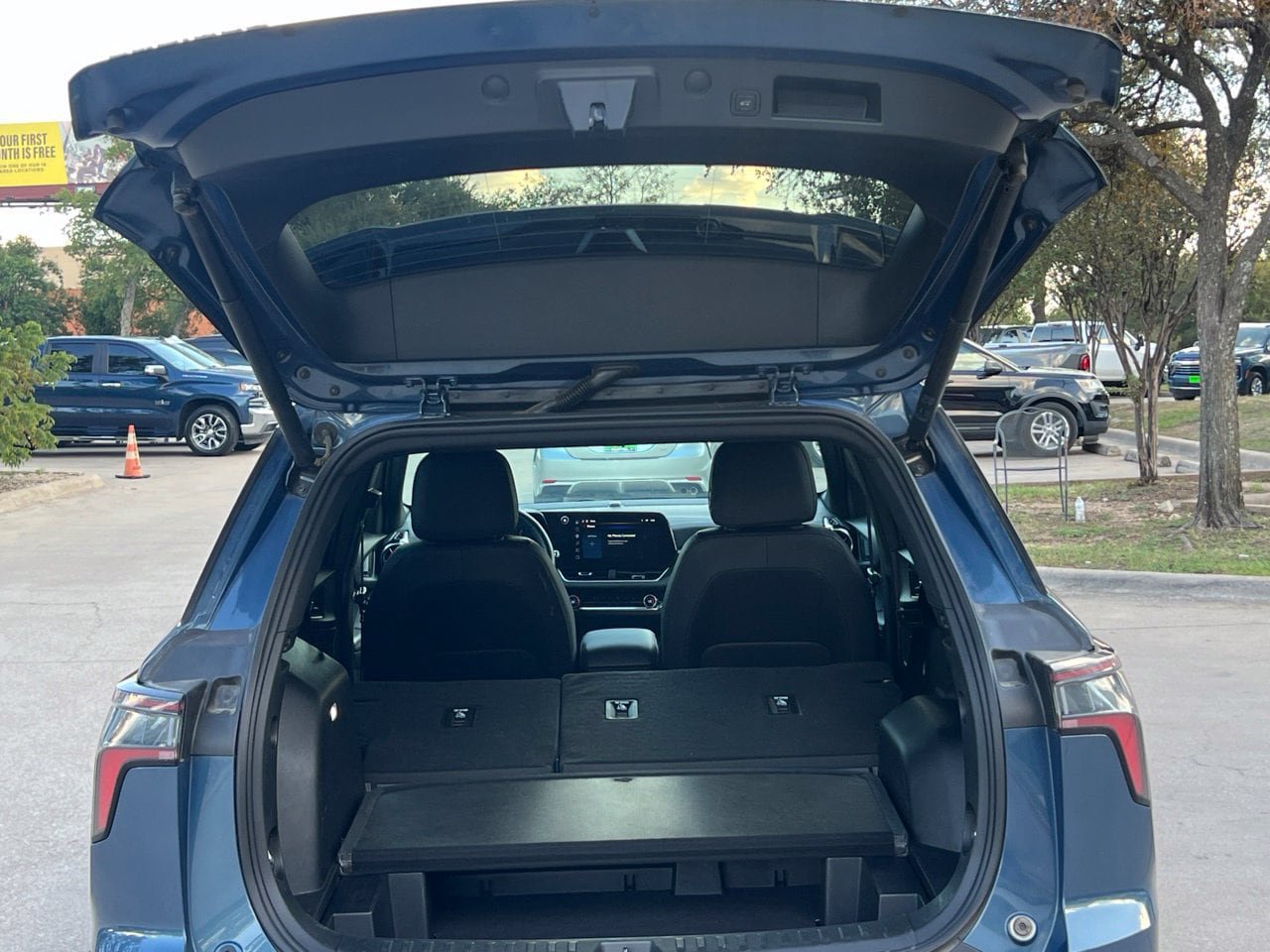 Used 2025 Chevrolet Equinox LT w/ Convenience Package II FWD image 23