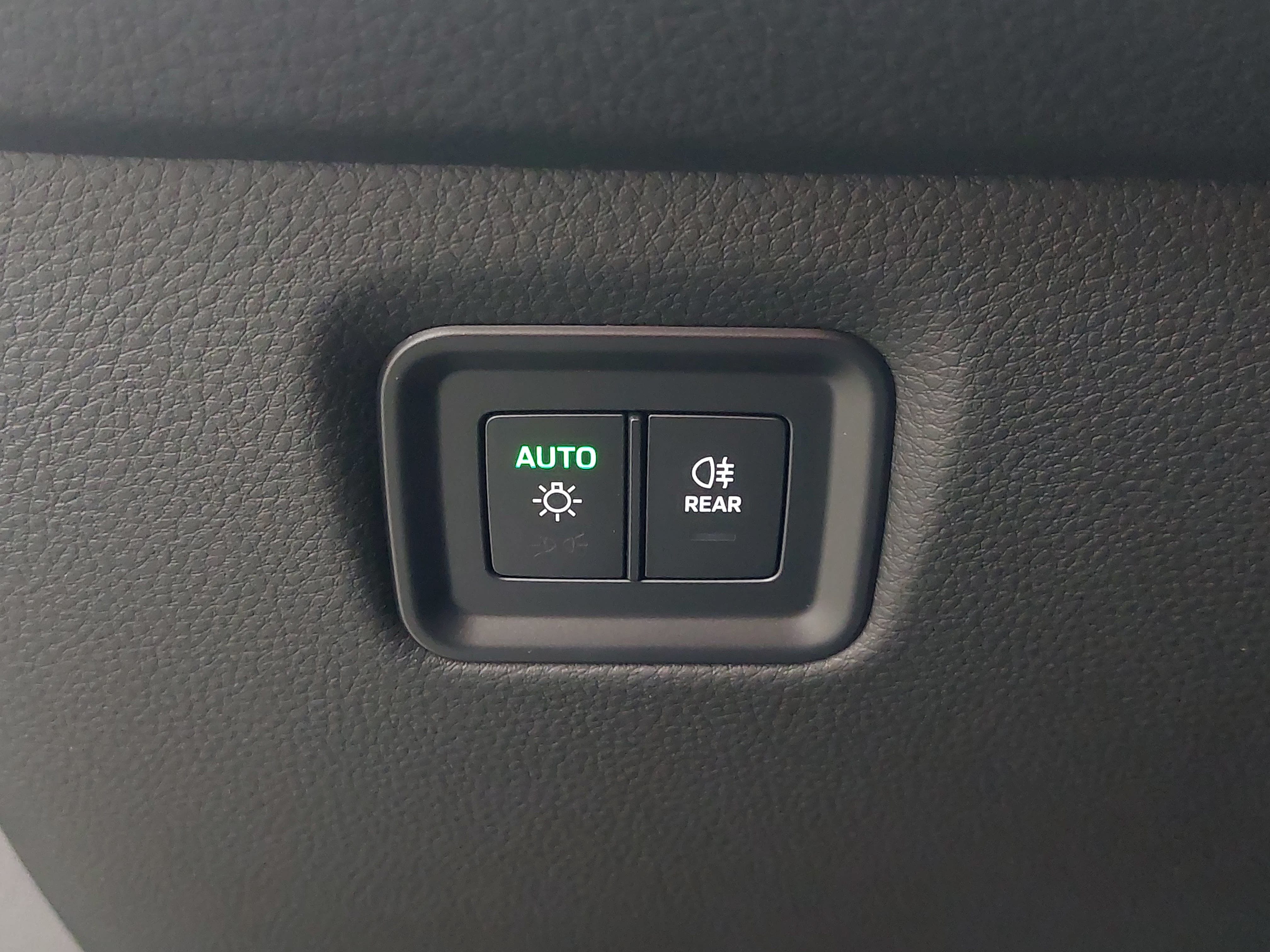 Certified 2026 Porsche Cayenne AWD/4WD image 28