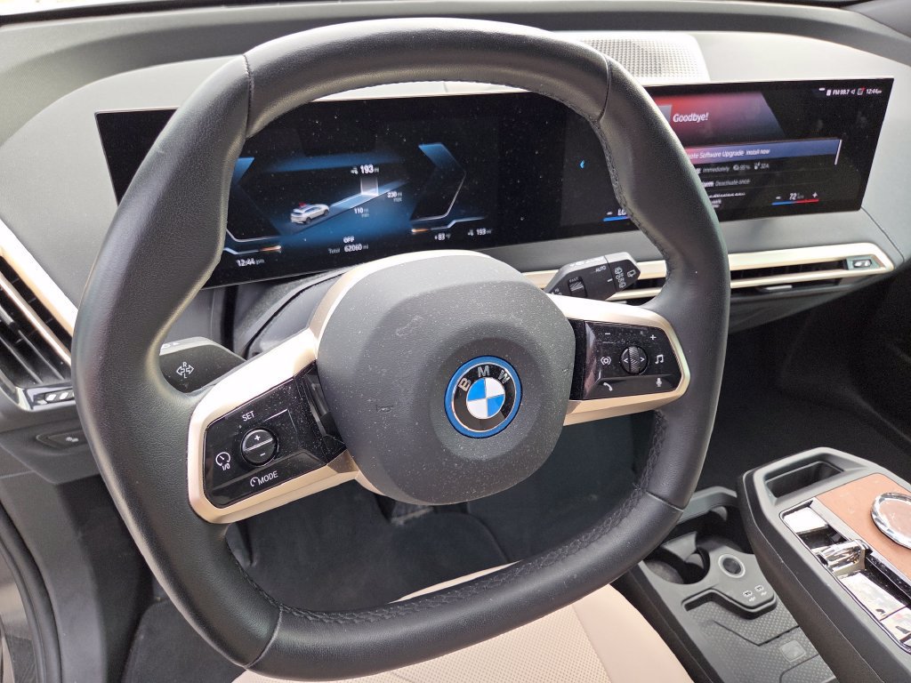 Used 2023 BMW iX xDrive50 w/ Premium Package AWD/4WD image 38
