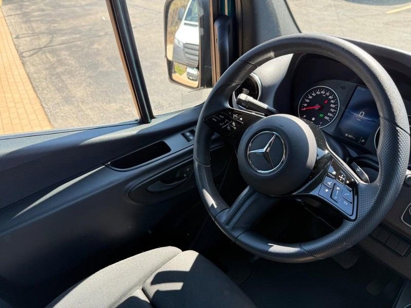 Used 2025 Mercedes-Benz Sprinter 2500 image 13