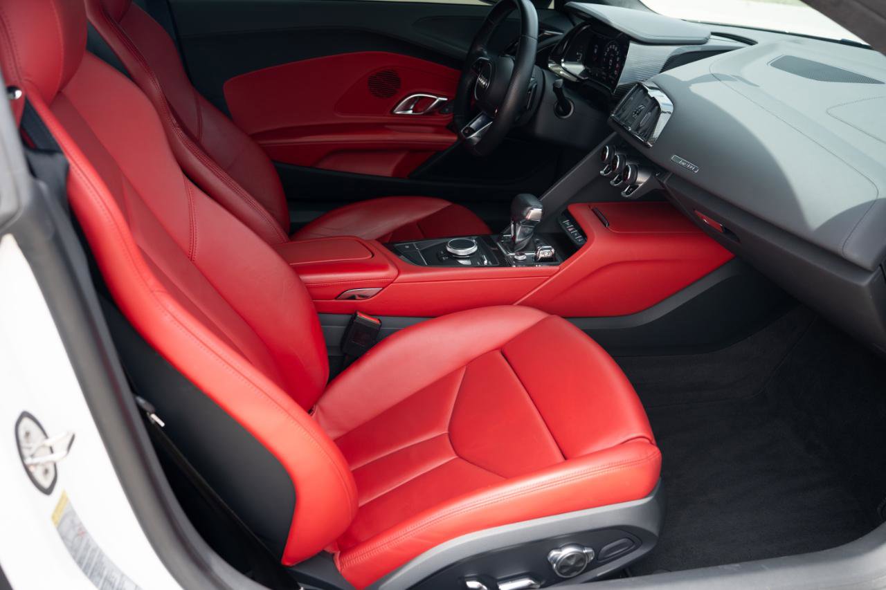 Used 2018 Audi R8 V10 RWD image 48