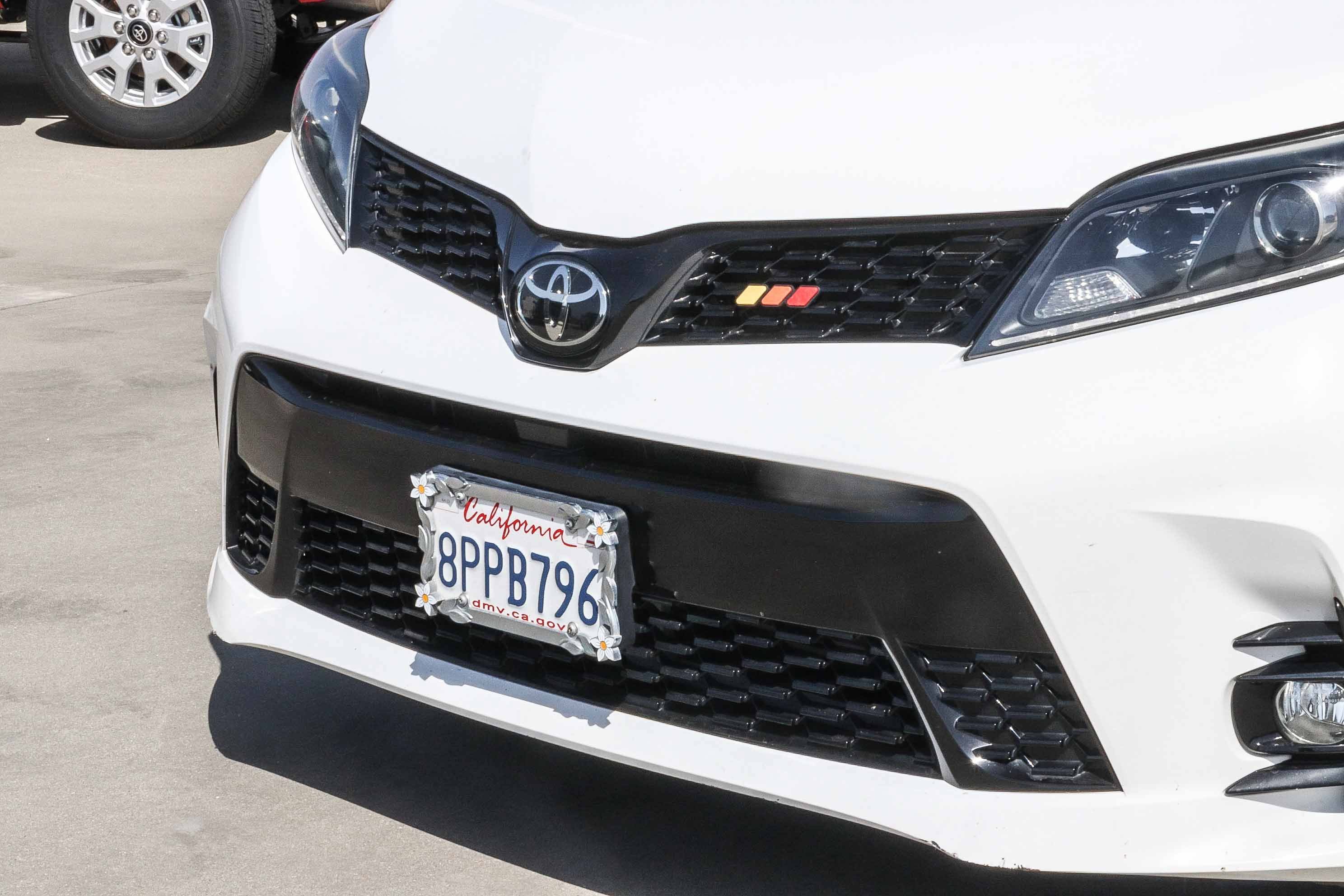 Certified 2020 Toyota Sienna SE w/ Nightshade Edition image 11