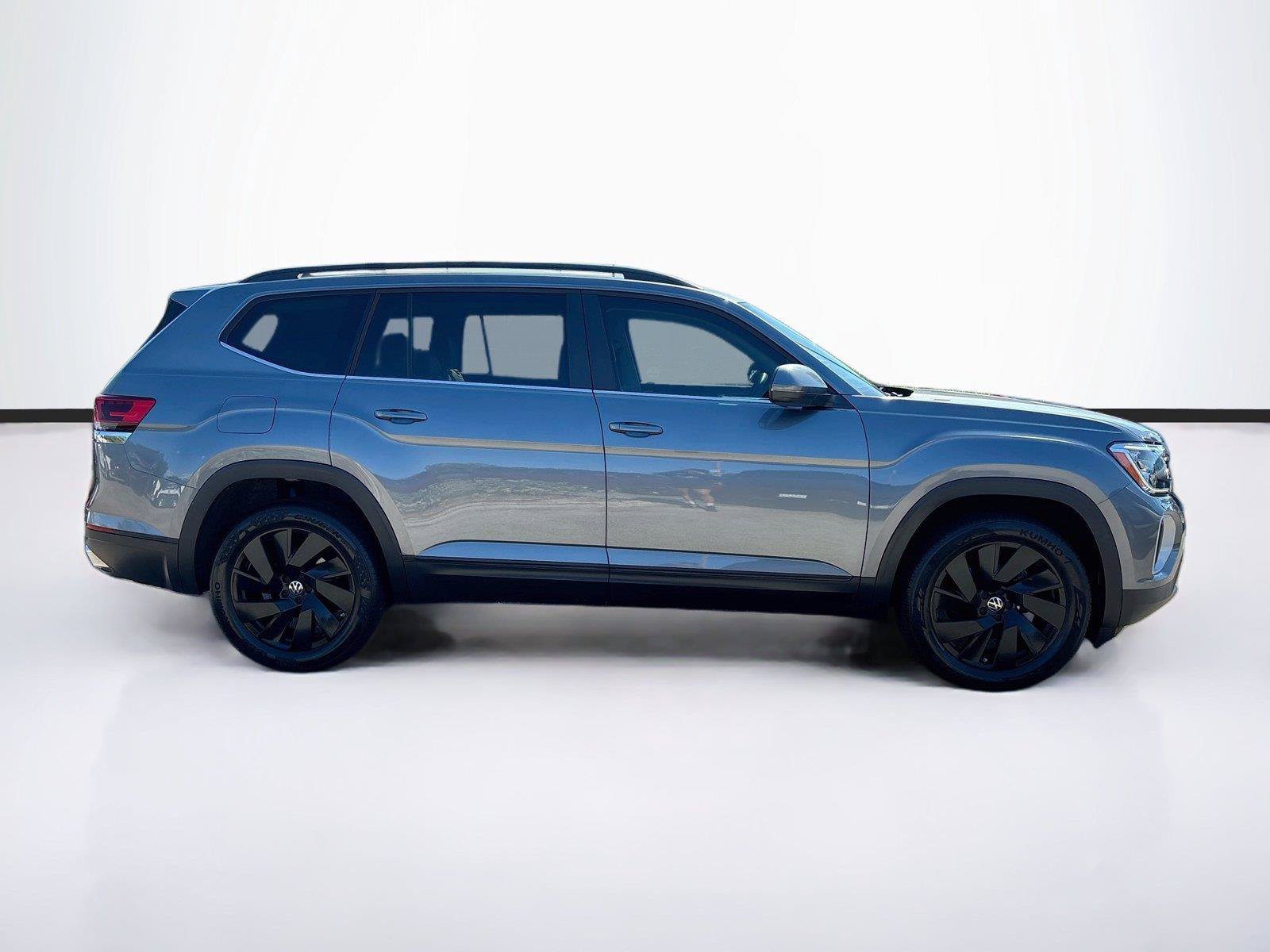 Used 2024 Volkswagen Atlas SE FWD image 8