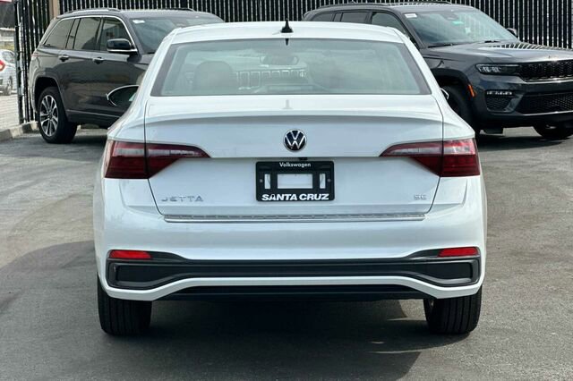 New 2024 Volkswagen Jetta SE image 5