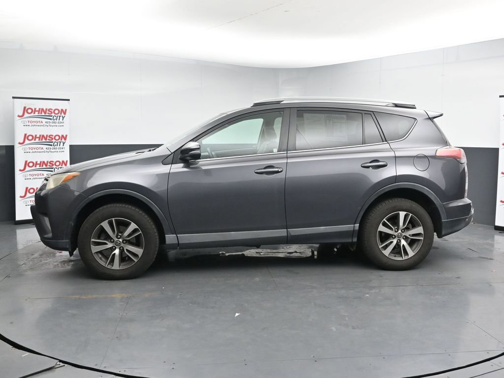 Used 2017 Toyota RAV4 XLE AWD/4WD image 5