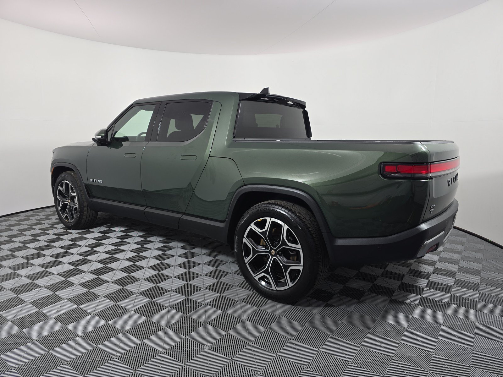 Used 2025 Rivian R1T Adventure AWD/4WD image 3