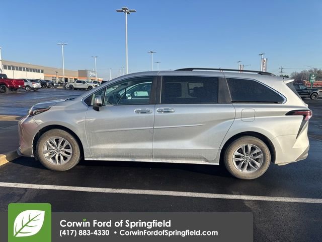 Used 2024 Toyota Sienna XLE w/ XLE Plus Package image 7