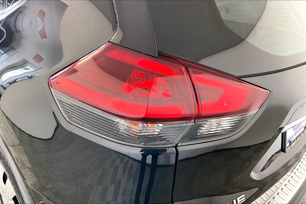 Used 2018 Nissan Rogue S image 29