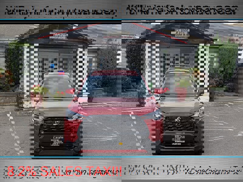Used 2022 Toyota Corolla Cross LE image 2