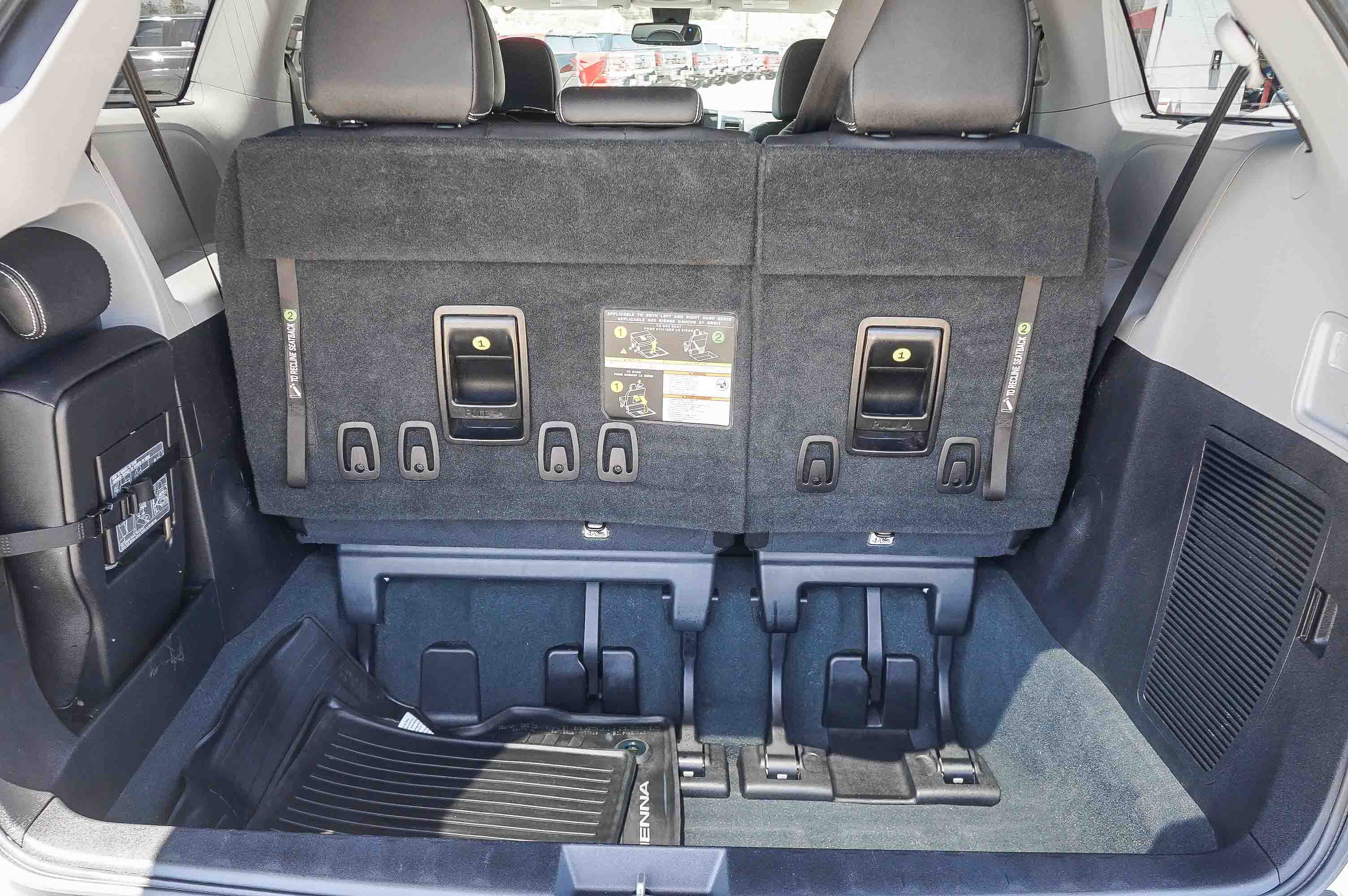 Used 2020 Toyota Sienna SE w/ Nightshade Edition FWD image 28