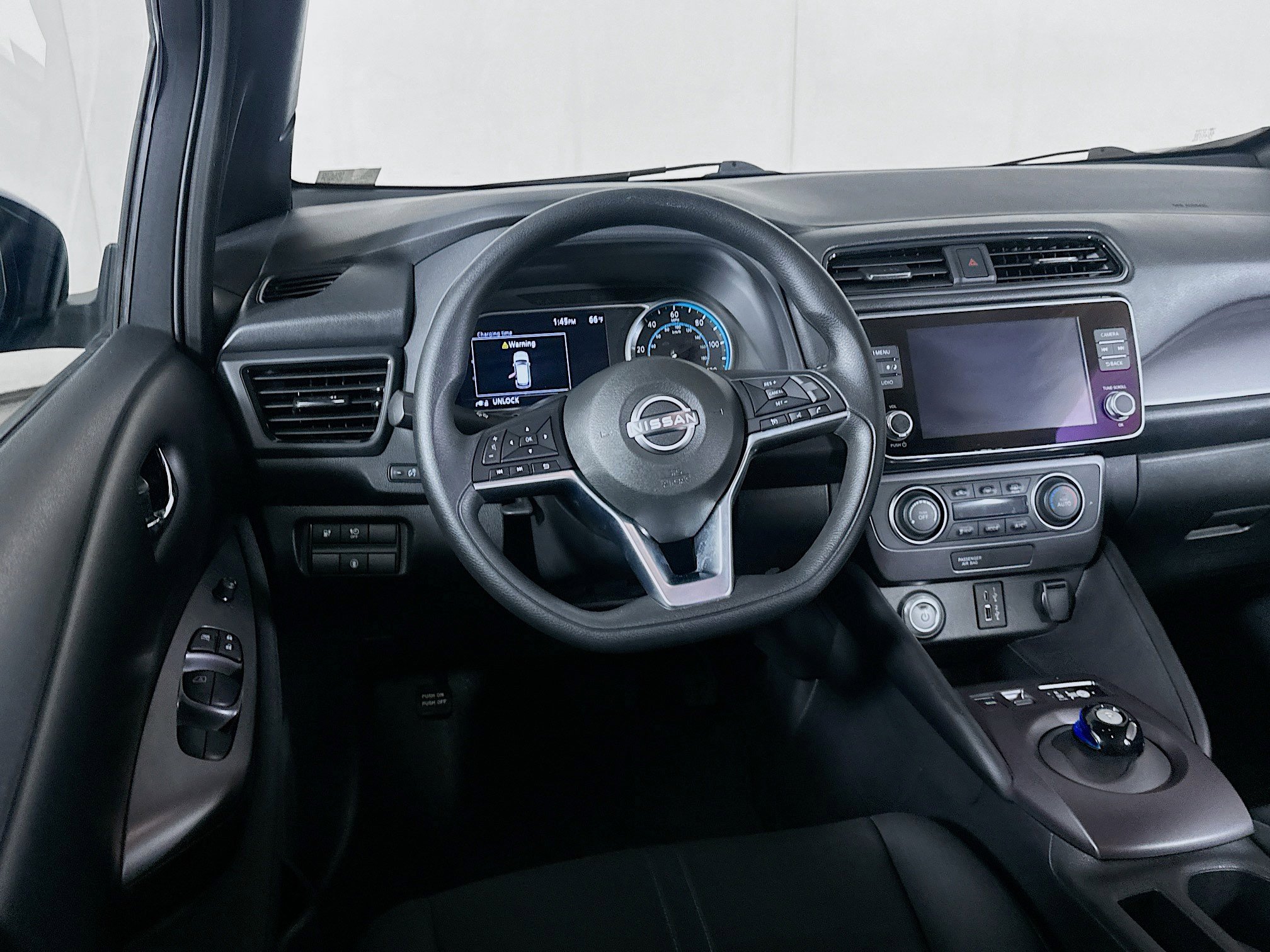 Used 2025 Nissan Leaf S image 18