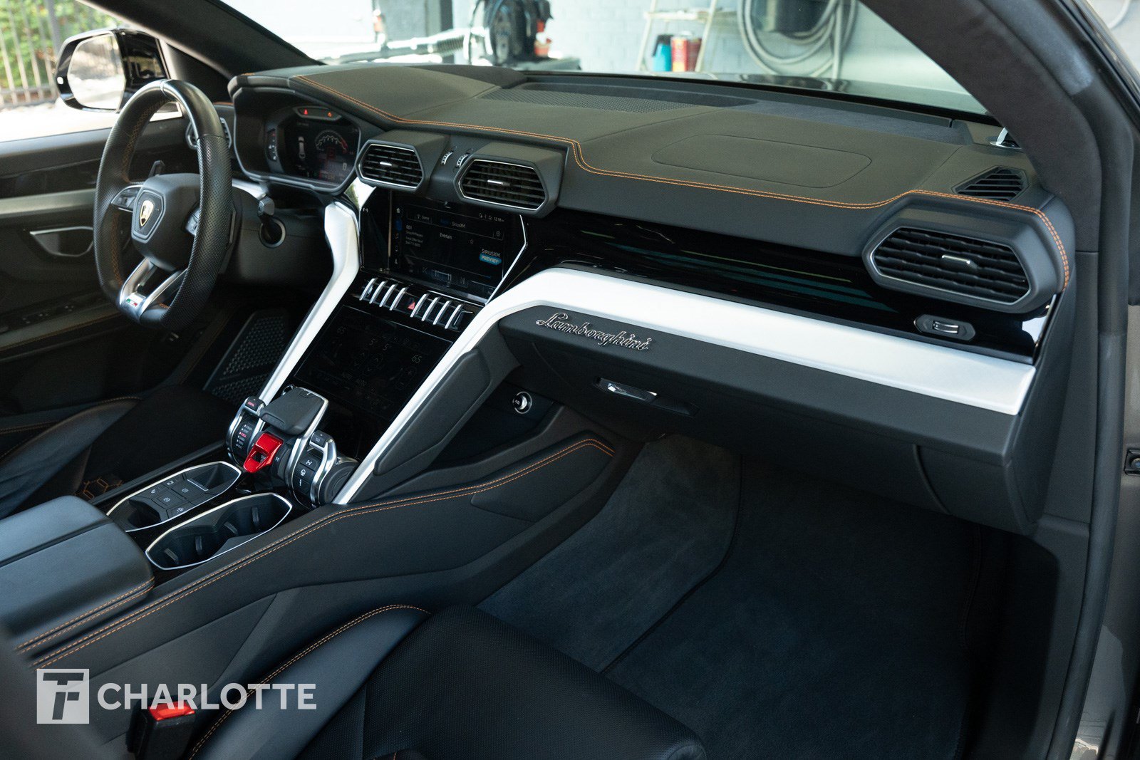 Used 2021 Lamborghini Urus AWD/4WD image 31