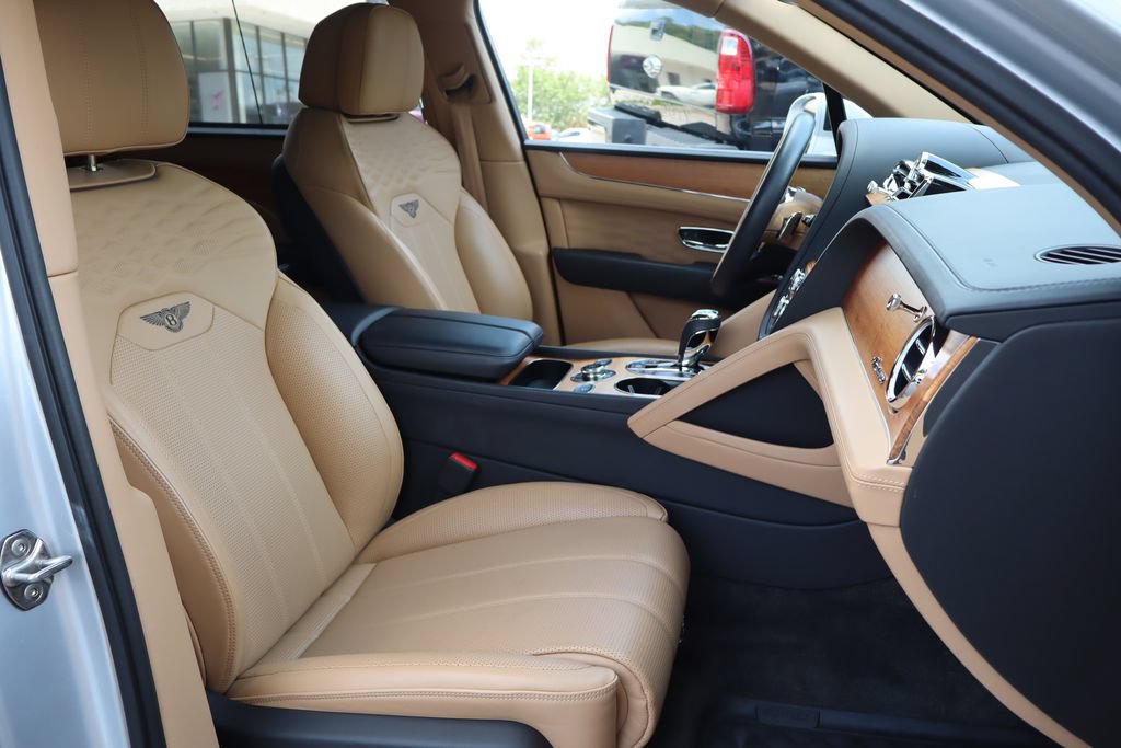 Used 2023 Bentley Bentayga Extended Wheelbase AWD/4WD image 8