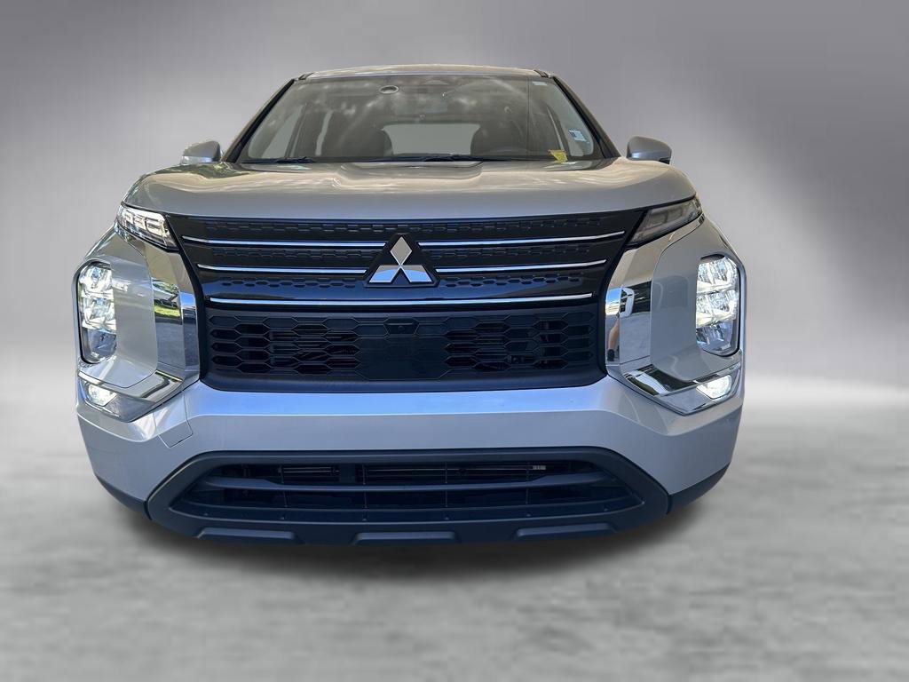 Used 2024 Mitsubishi Outlander ES FWD image 11
