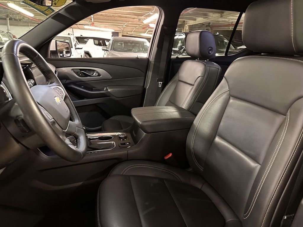 Used 2023 Chevrolet Traverse LT image 14