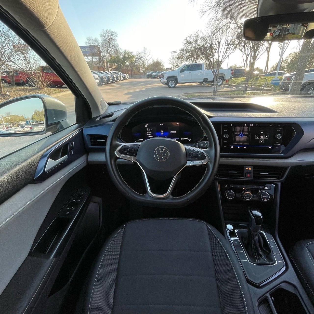 Used 2024 Volkswagen Taos SE image 12