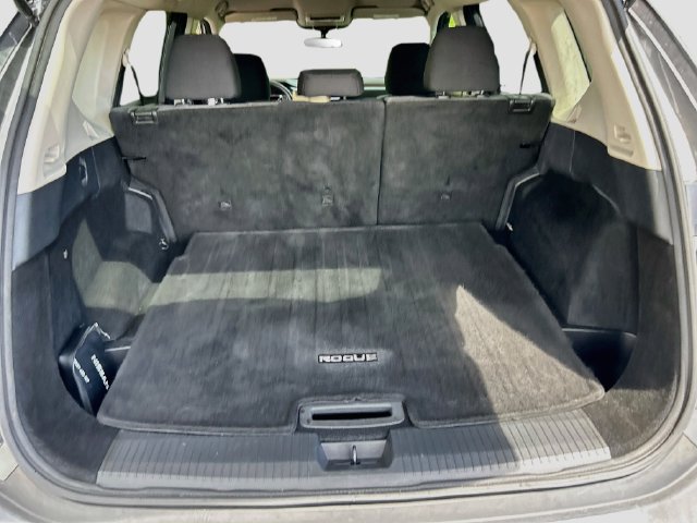 Used 2021 Nissan Rogue S FWD image 18
