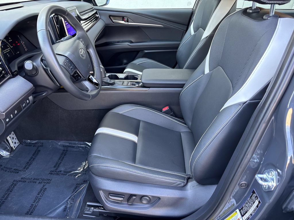 Used 2025 Toyota Camry SE FWD image 17