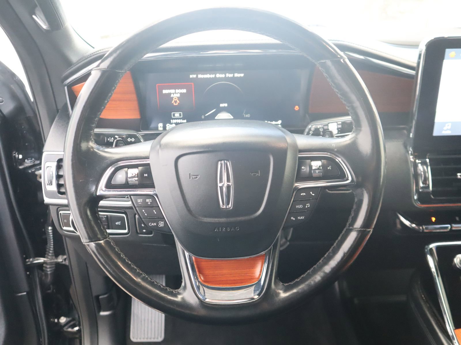 Used 2018 Lincoln Navigator Reserve w/ Technology Package AWD/4WD image 32