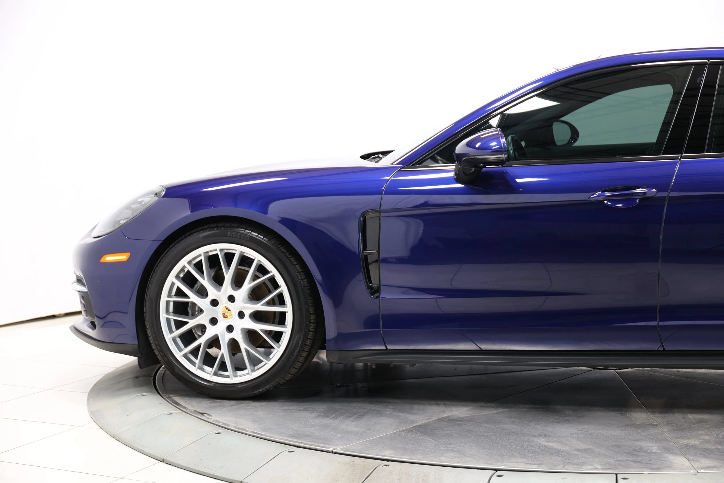 Used 2020 Porsche Panamera AWD/4WD image 8