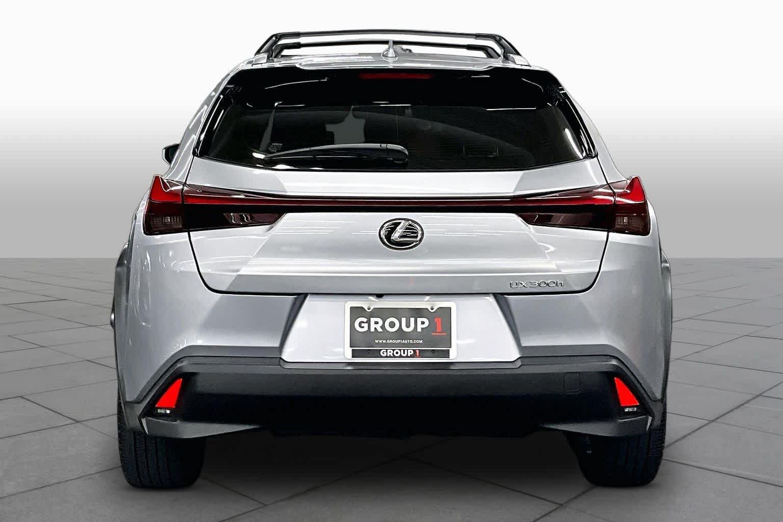 Used 2025 Lexus UX 300h FWD w/ Accessory Package (Z2) image 5
