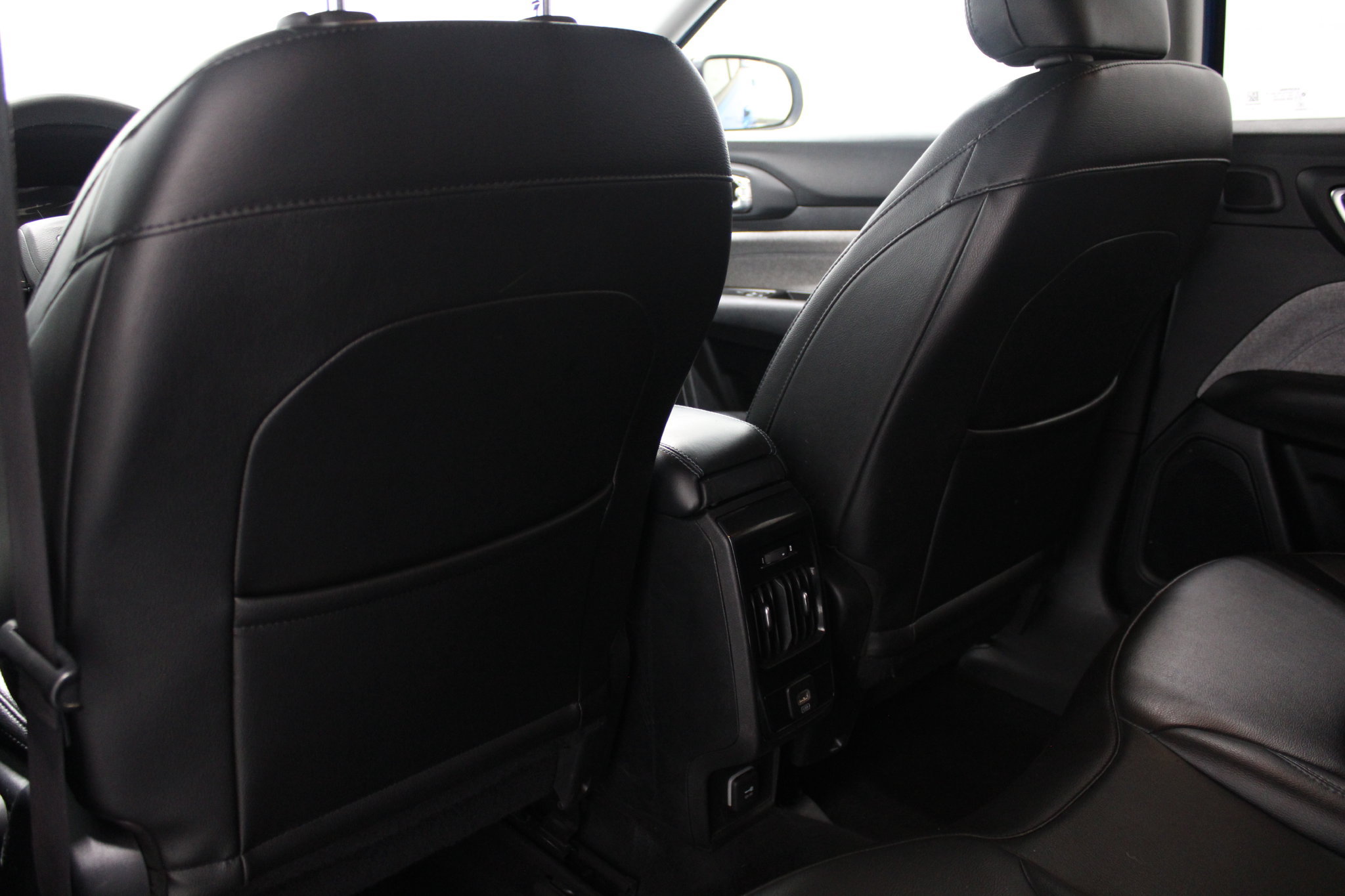 Used 2022 Jeep Compass Latitude w/ Sun and Sound Group FWD image 16