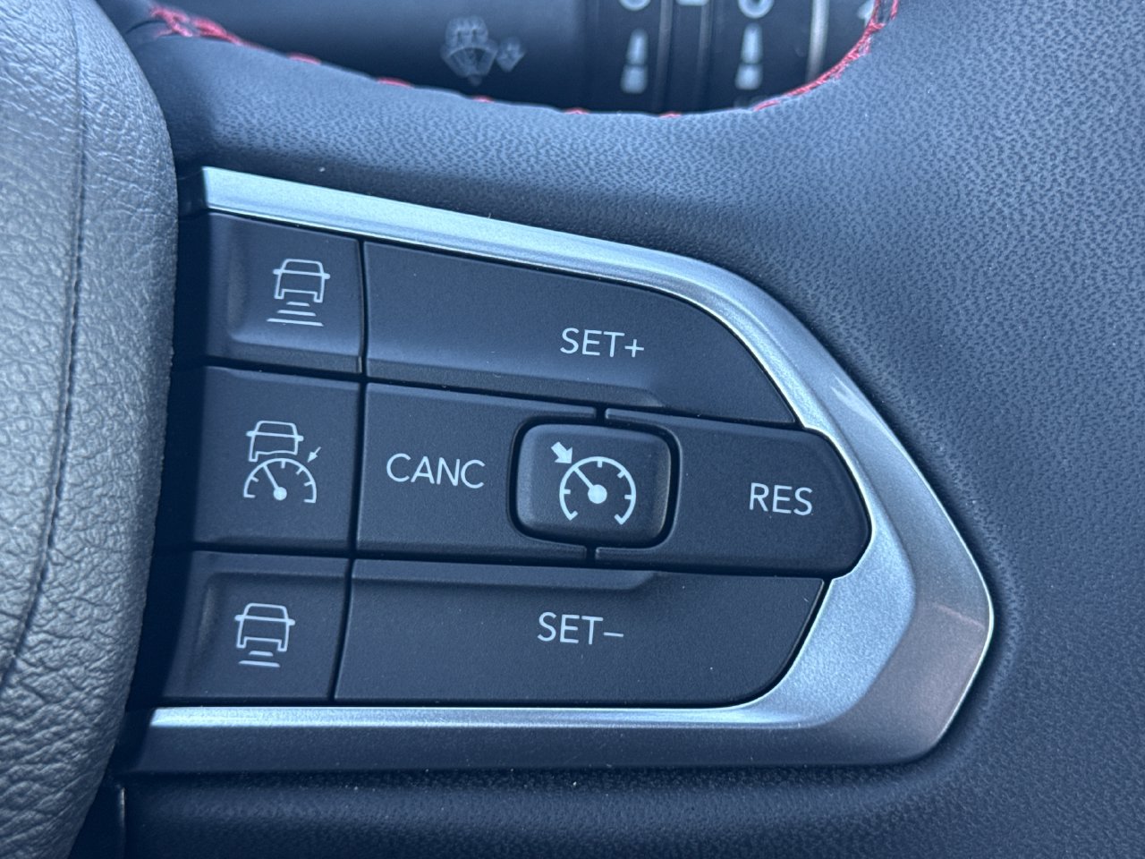 Used 2023 Jeep Compass Trailhawk w/ Trailhawk Convenience Group AWD/4WD image 25