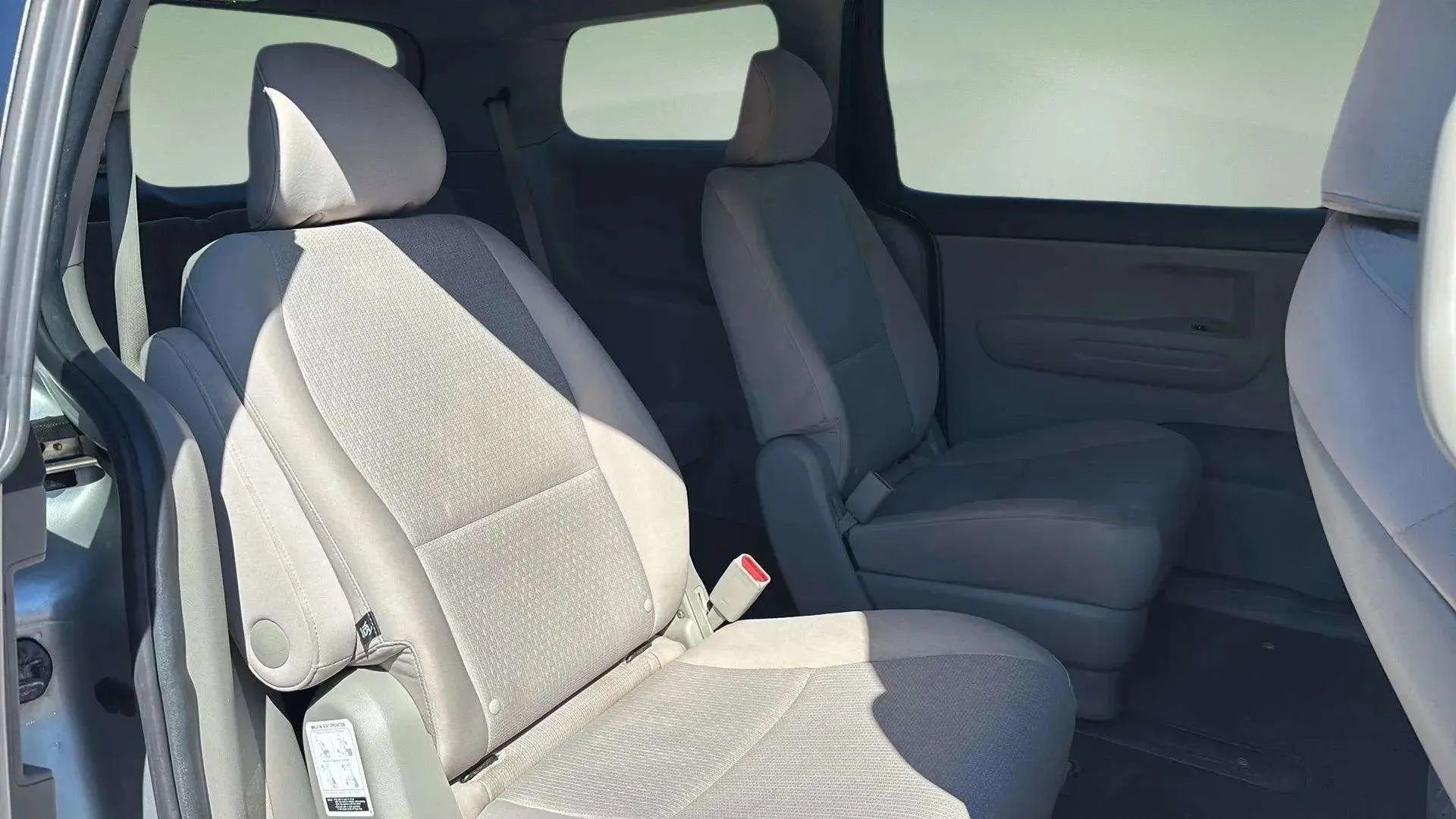 Used 2017 Kia Sedona LX image 18