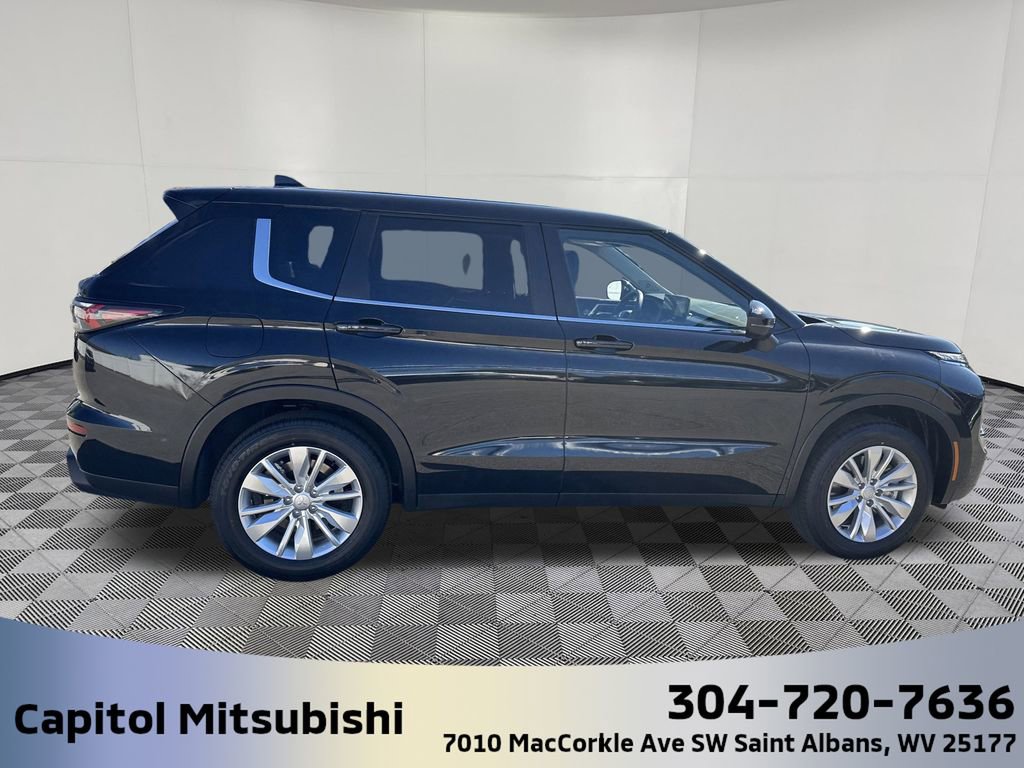 New 2025 Mitsubishi Outlander ES image 4