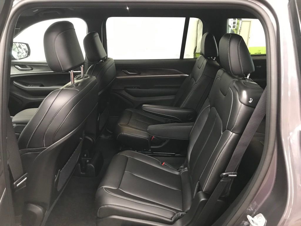 New 2025 Jeep Grand Cherokee L Limited image 30