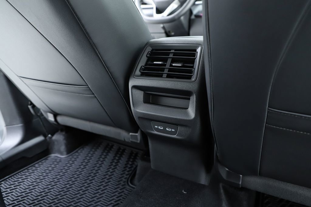 New 2026 Volkswagen Tiguan SE image 38