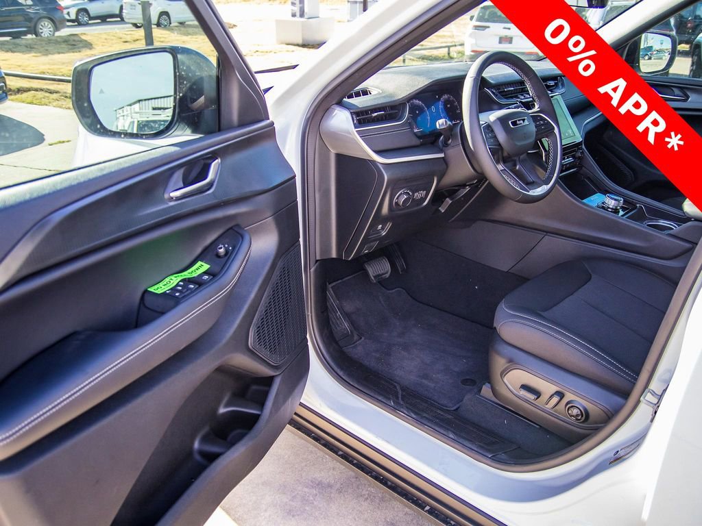 New 2025 Jeep Grand Cherokee Laredo X image 23