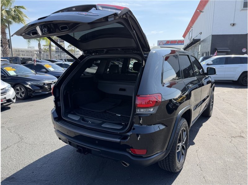 Used 2018 Jeep Grand Cherokee Trailhawk w/ Trailhawk Luxury Group image 26
