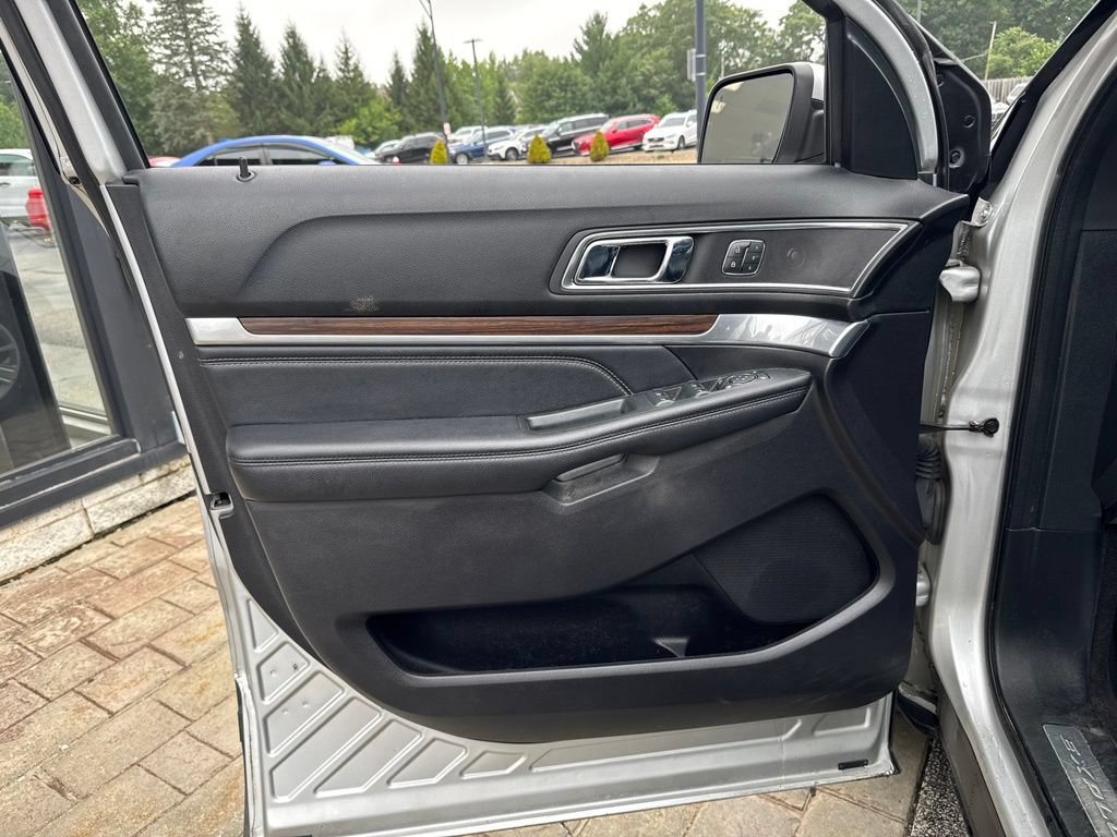 Used 2019 Ford Explorer Limited w/ Class III Trailer Tow Package AWD/4WD image 21