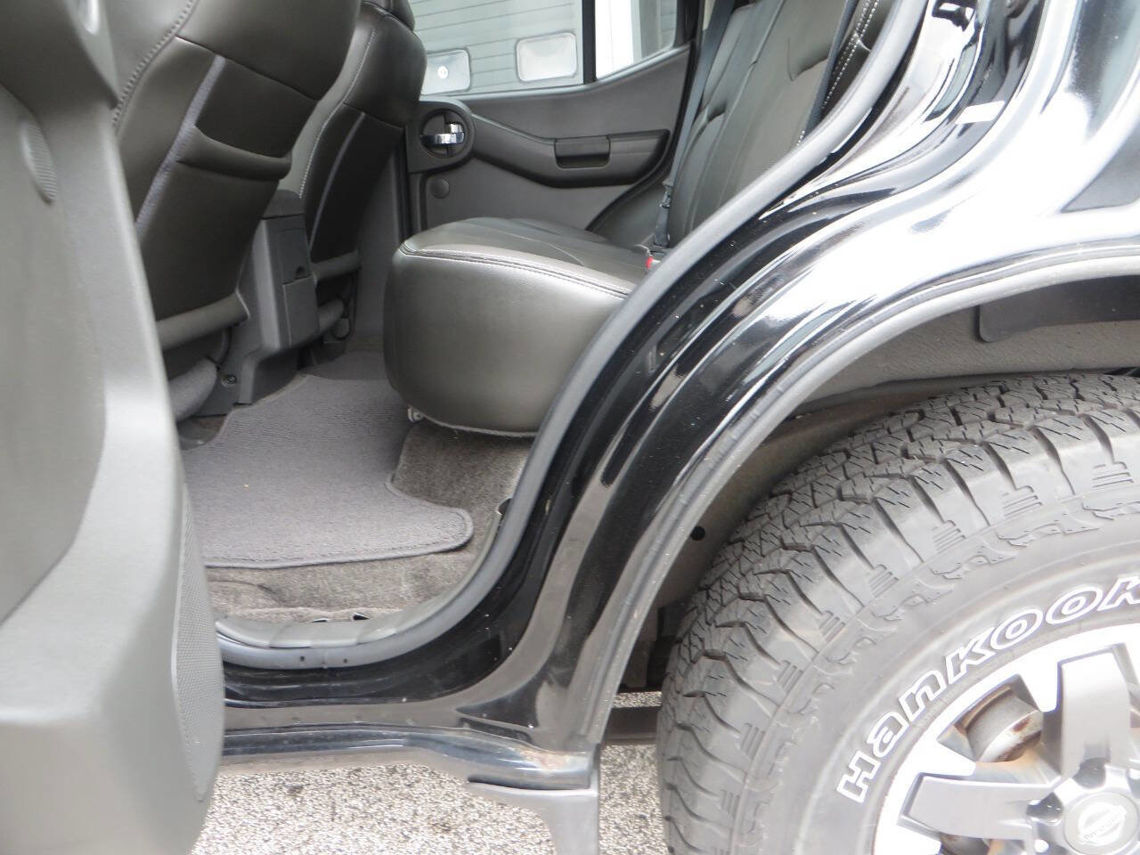 Used 2015 Nissan Xterra PRO-4X w/ Pro-4x Leather Package image 13