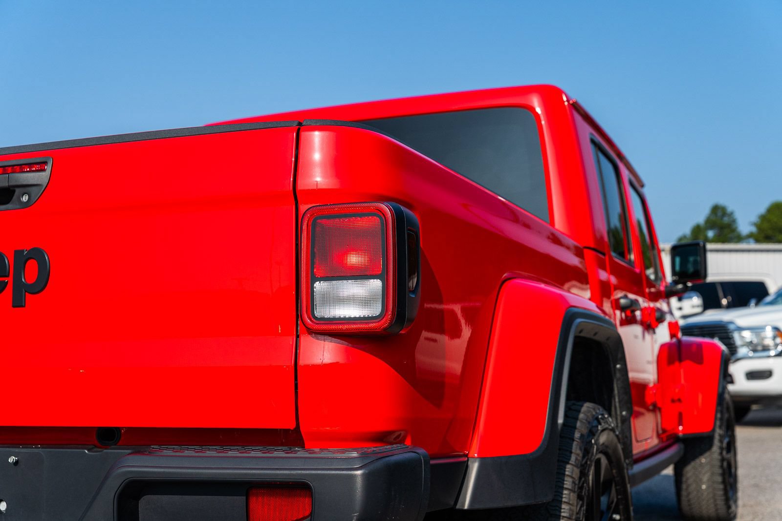 Used 2024 Jeep Gladiator Sport AWD/4WD image 17