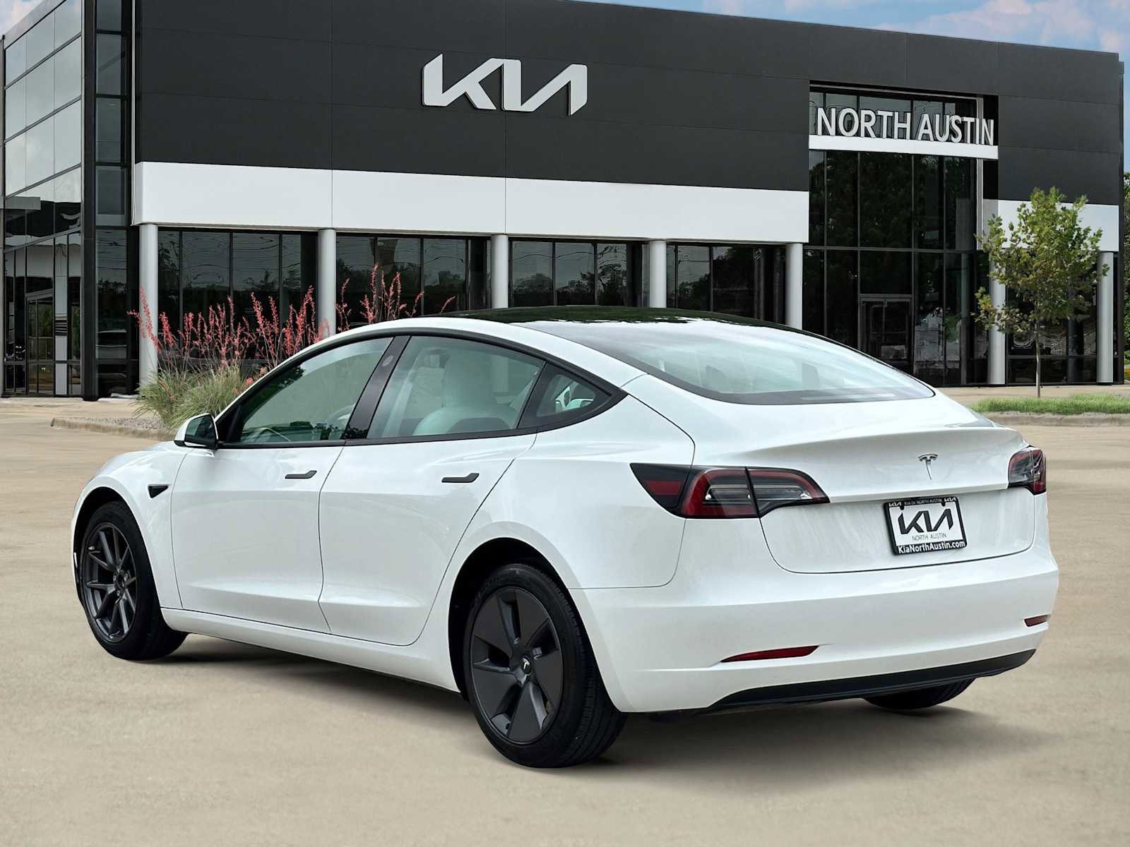Used 2023 Tesla Model 3 Standard Range image 5