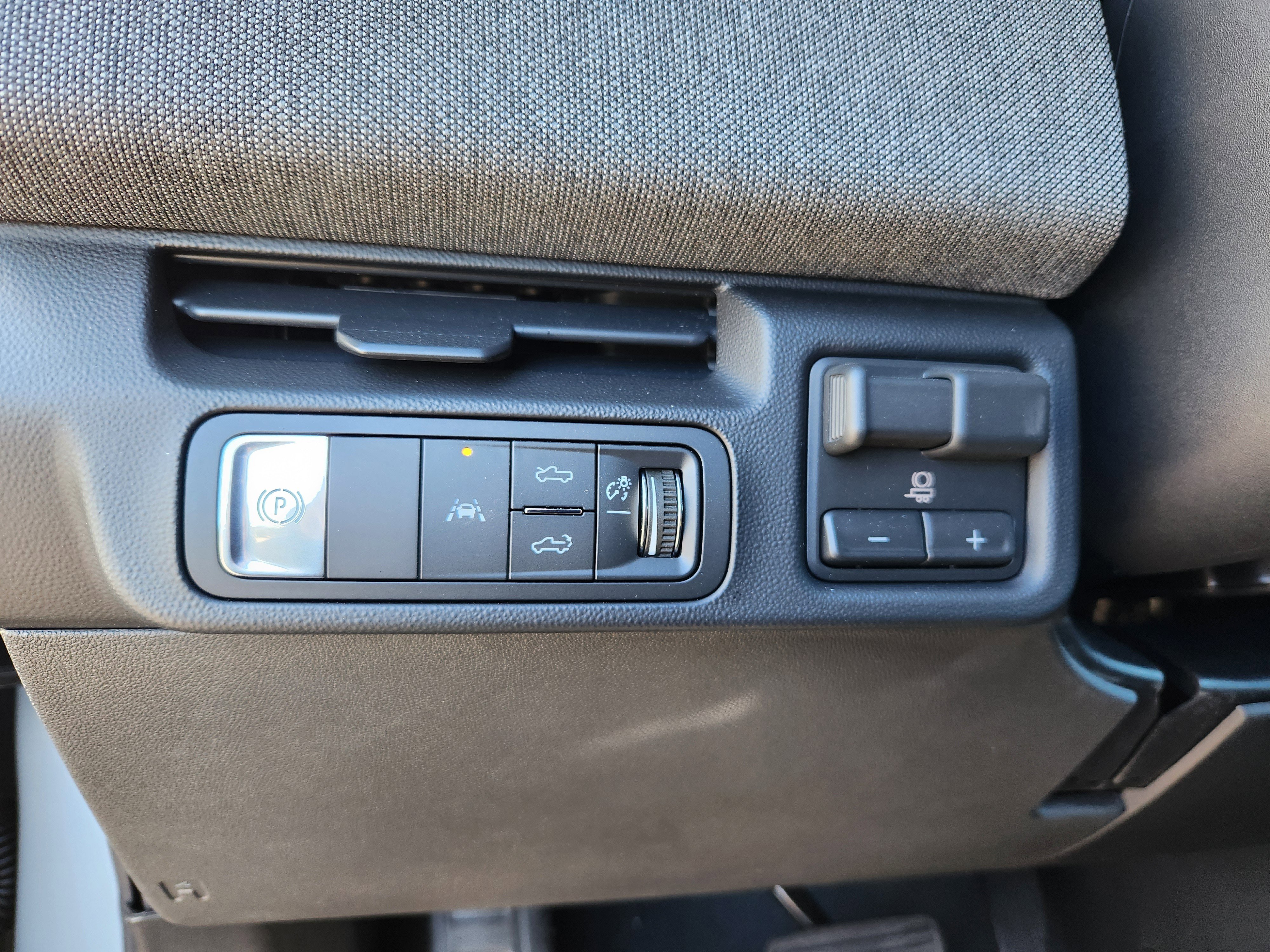New 2026 GMC Sierra EV Elevation w/ LPO, Elevation Dark Package image 7