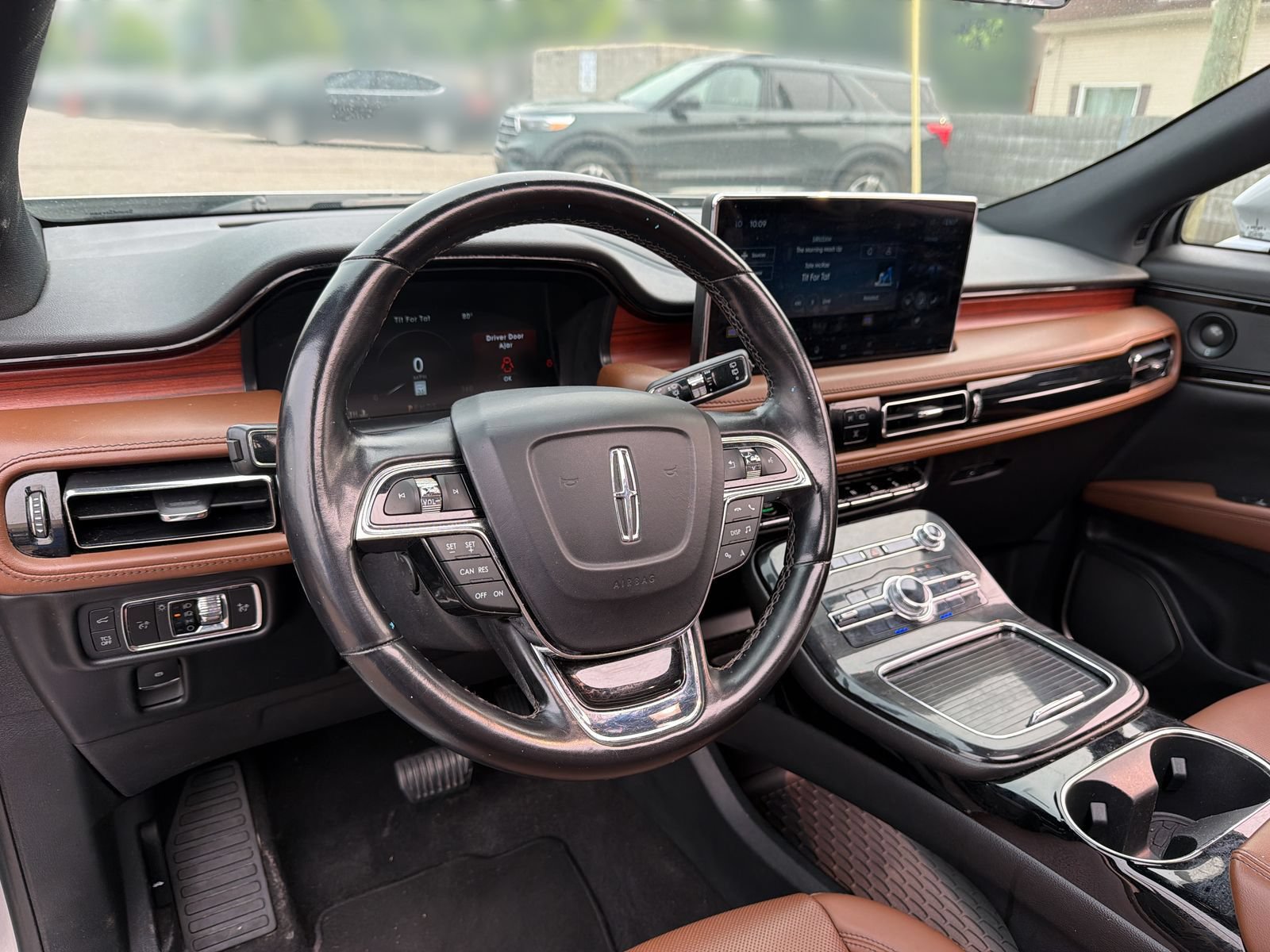 Used 2022 Lincoln Nautilus Reserve w/ Luxury Package AWD/4WD image 16