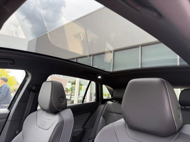 Used 2023 Volkswagen ID.4 Pro S Plus AWD/4WD image 15