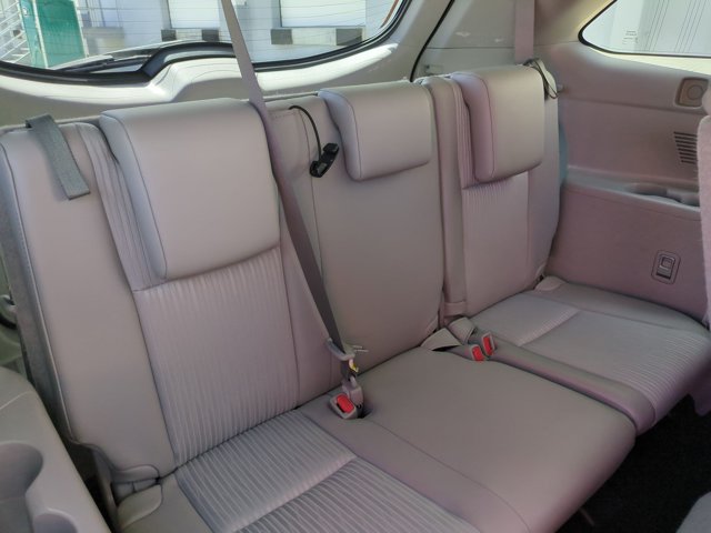Used 2019 Toyota Highlander Plus FWD image 18