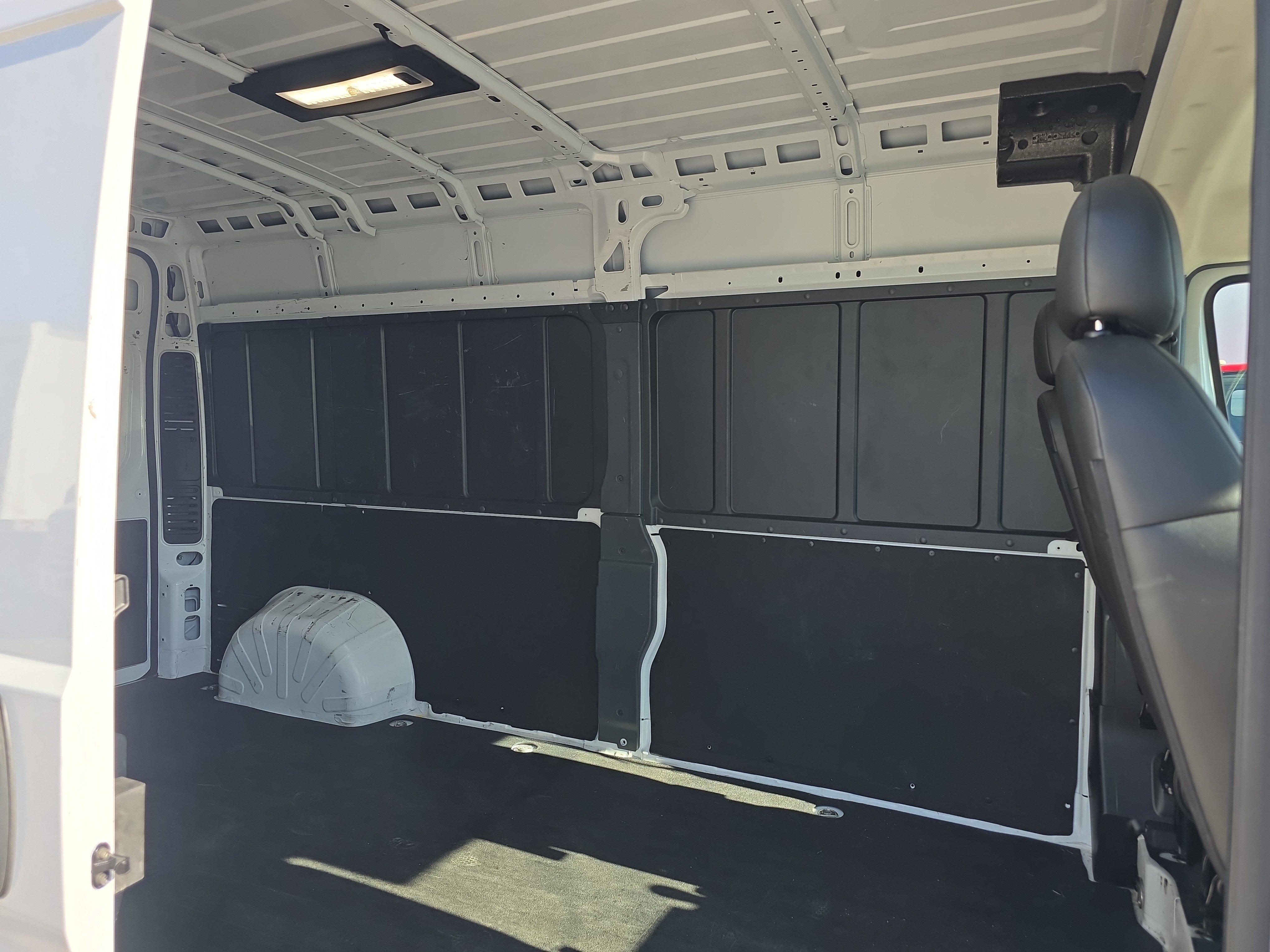 Used 2025 RAM ProMaster 2500 w/ Convenience Group FWD image 16