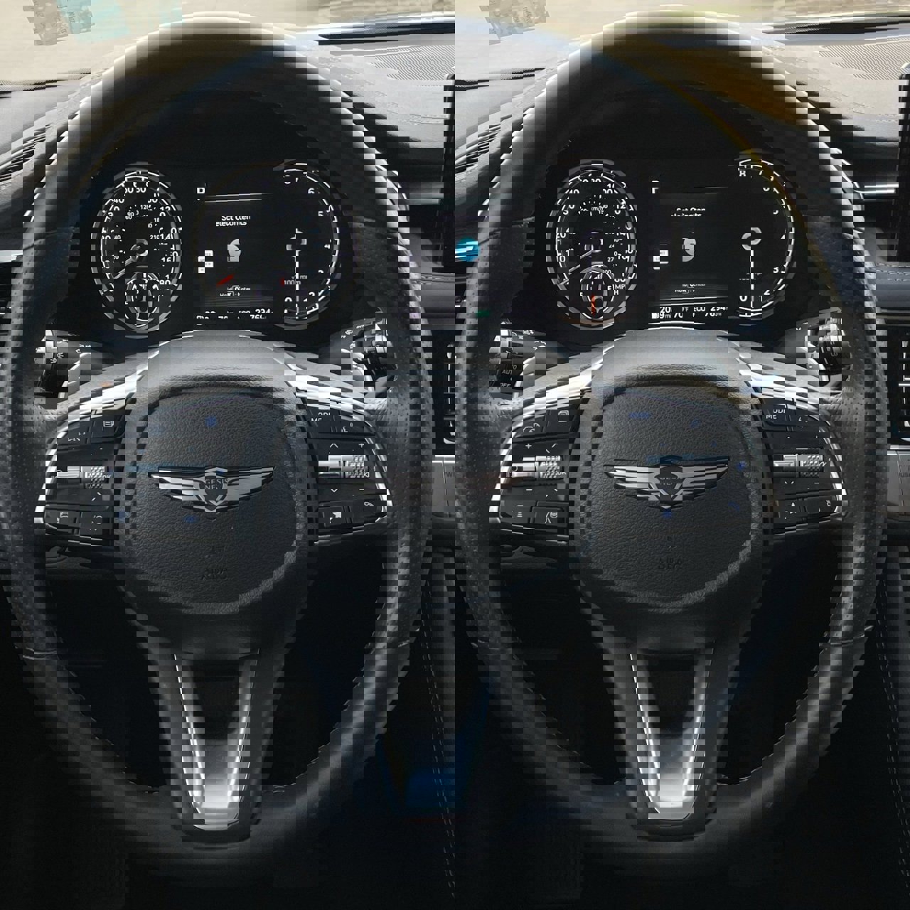 Used 2025 Genesis G70 2.5T image 12