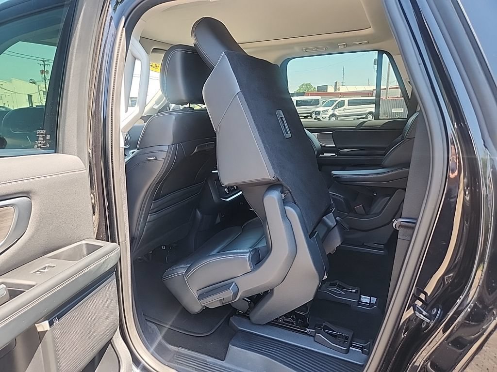 Used 2025 Ford Expedition Max Platinum AWD/4WD image 32