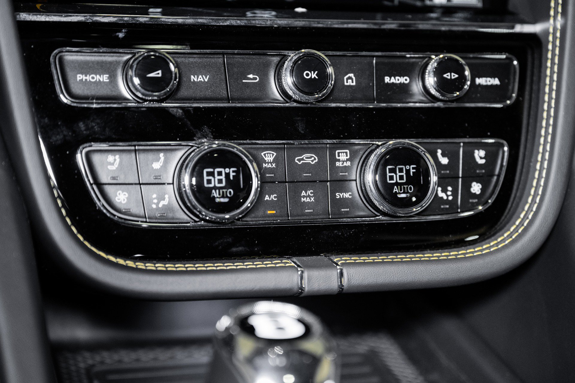 New 2025 Bentley Bentayga image 42