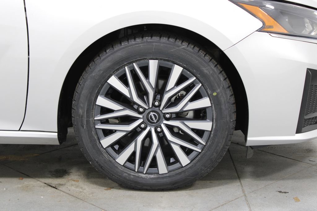 Used 2023 Nissan Altima 2.5 SV image 12